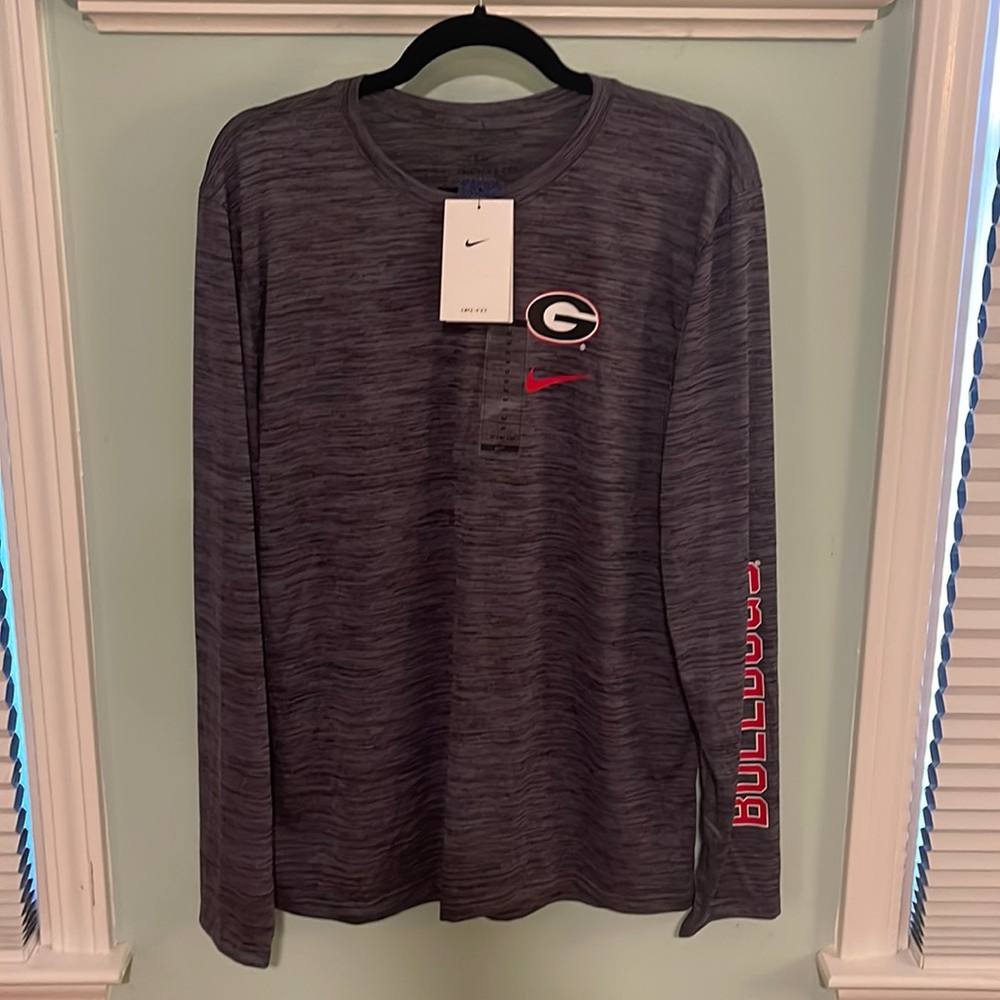 Georgia Bulldogs *NWT8 Nike Gear. Men’s dry fit long sleeve jersey